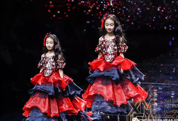 我校两位童模入选“2019上海时装周KIDS WEAR·红鼓