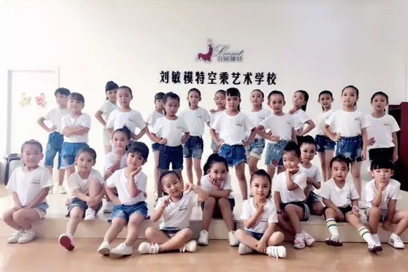 威海少儿模特形体礼仪班