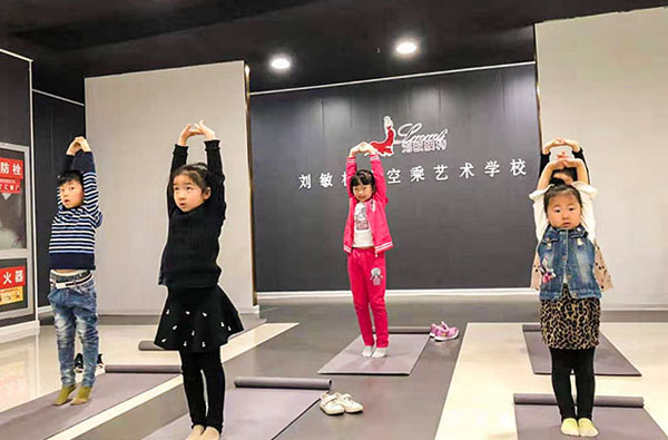 荣成少儿模特形体礼仪班